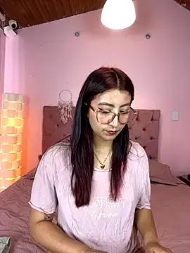 saramooon on StripChat 