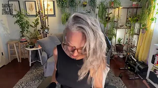 sunnie_dayz on StripChat 