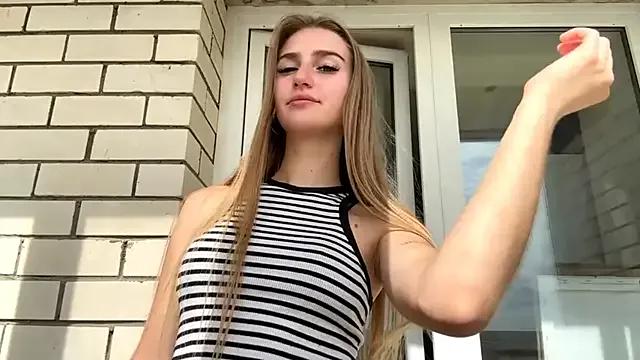 SweetJinny88 on StripChat 