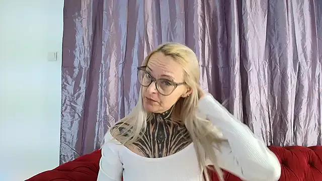 TattooTemptress — Get Mommy WET 