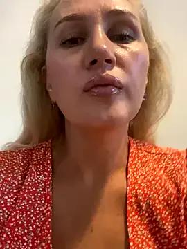 Avatar of YourBlondee