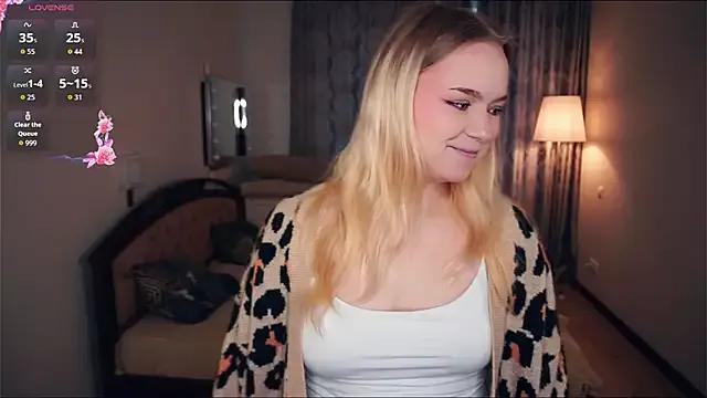 ZaraCreedon on StripChat 